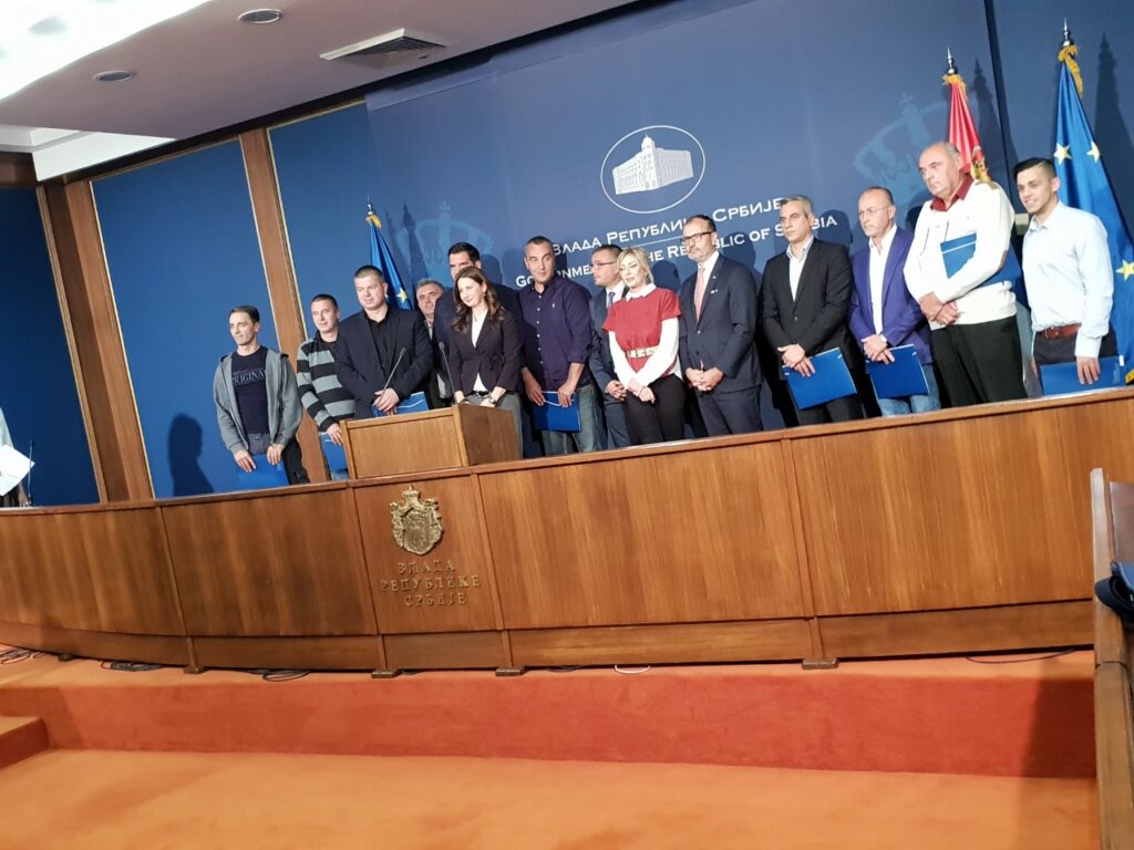 Vlada Republike Srbije potpisivaje Rešenja o odobrenju 23.10.2018.